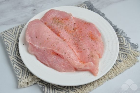 Stuffed chicken fillet with tomatoes and mozzarella: photo of recipe preparation, step 3