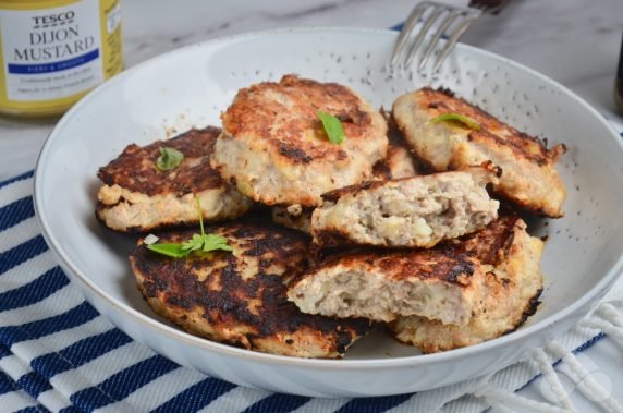 Classic recipe for meat cutlets: photo of recipe preparation, step 6