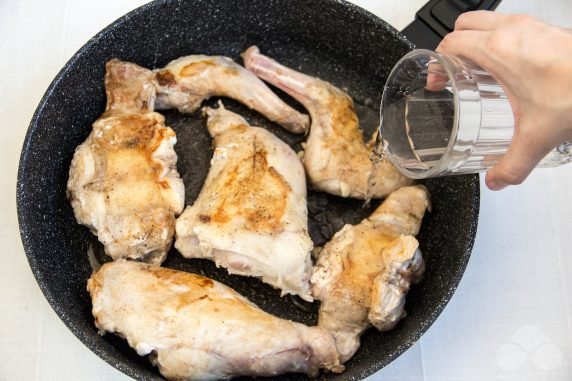 Fried rabbit in a frying pan: photo of recipe preparation, step 4