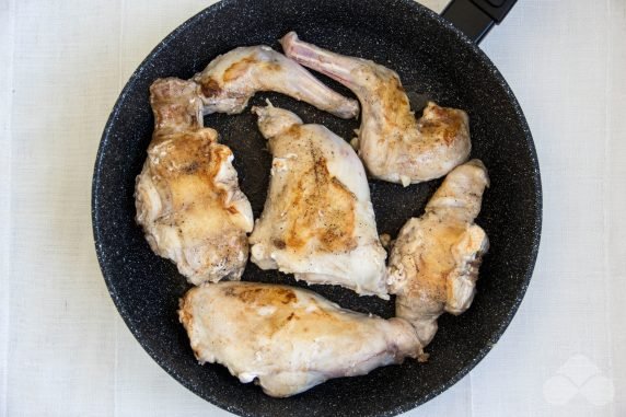 Fried rabbit in a frying pan: photo of recipe preparation, step 3