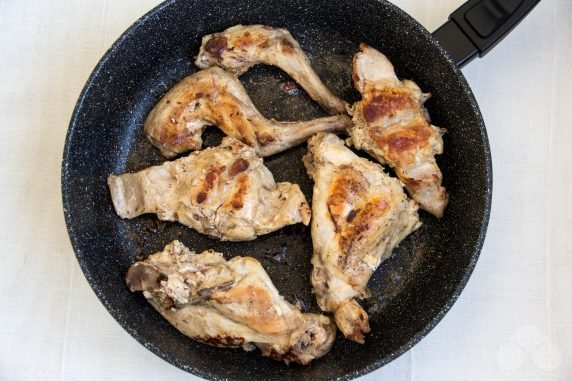 Fried rabbit in a frying pan: photo of recipe preparation, step 5