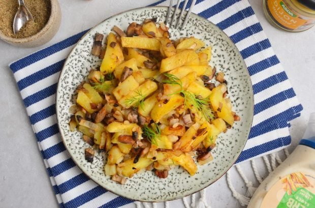 Fried potatoes with mushrooms in a slow cooker – a simple and delicious recipe with photos (step-by-step)