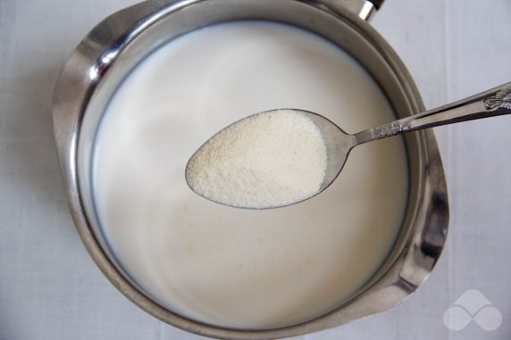 Semolina porridge with milk: photo of recipe preparation, step 1