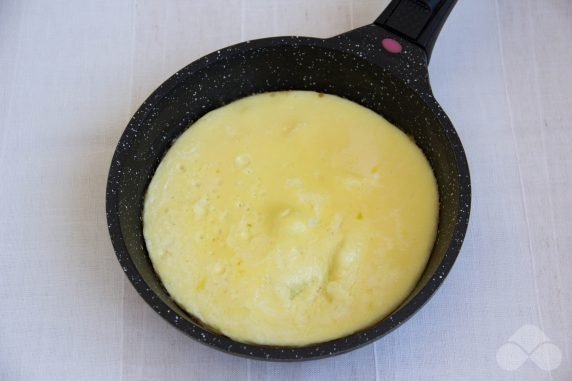 Omelet with milk: photo of recipe preparation, step 5