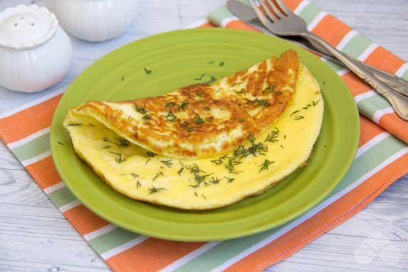 Omelet with milk: photo of recipe preparation, step 6