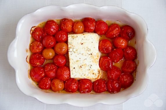 Pasta with baked tomatoes and feta: photo of recipe preparation, step 3