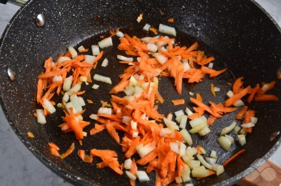 Cabbage stewed with chicken: photo of recipe preparation, step 4