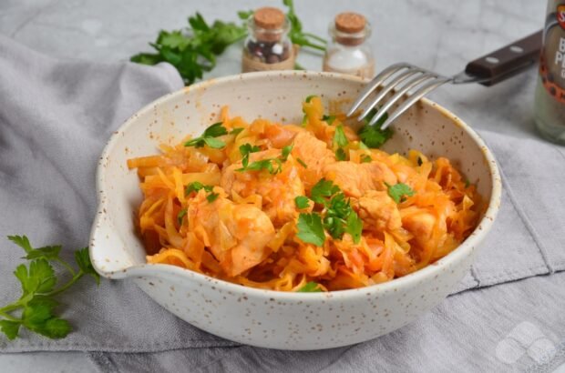 Cabbage stewed with chicken – a simple and delicious recipe with photos (step by step)