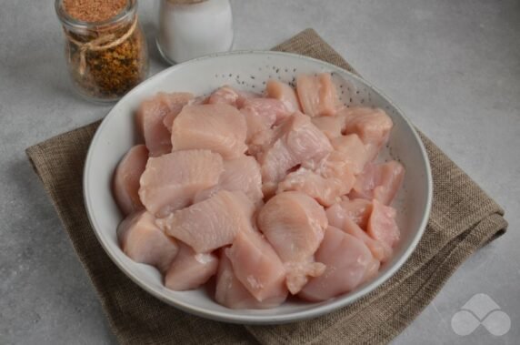 Chicken fillet in cream with peas and corn: photo of recipe preparation, step 1