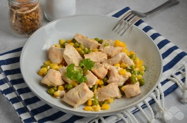 Chicken fillet in cream with peas and corn – a simple and delicious recipe with photos (step by step)