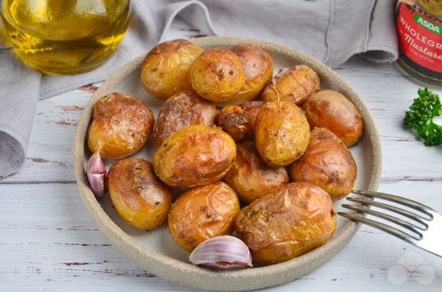 New potatoes in a rustic way – a simple and delicious recipe with photos (step by step)