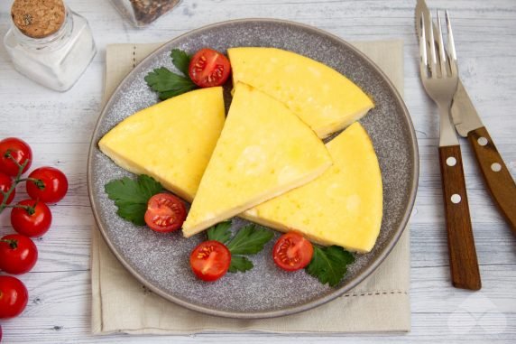 Fluffy omelet with flour: photo of recipe preparation, step 6