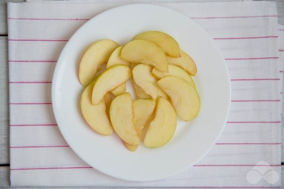 Cottage cheese casserole with apples: photo of recipe preparation, step 5