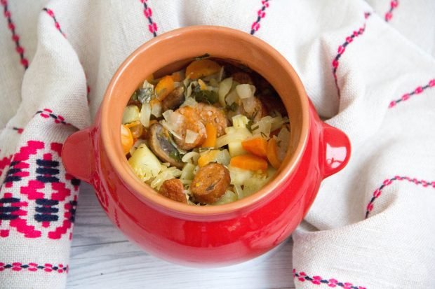 Vegetable stew with hunting sausages in pots – a simple and delicious recipe with photos (step by step)