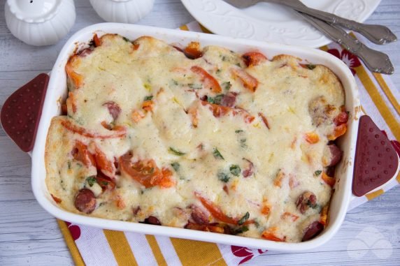 Casserole with bell pepper, tomatoes and hunting sausages: photo of recipe preparation, step 10