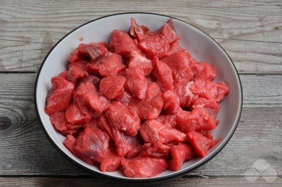 Beef goulash in a slow cooker: photo of recipe preparation, step 1