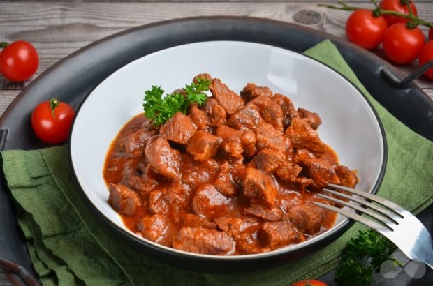 Beef goulash in a slow cooker – a simple and delicious recipe with photos (step by step)