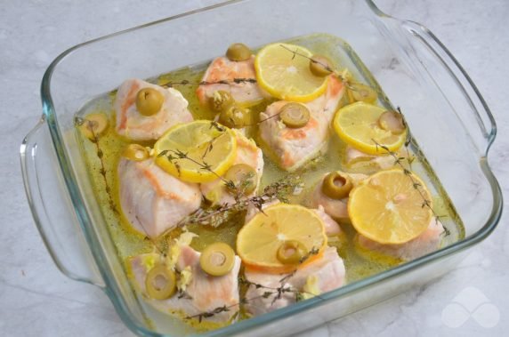 Baked chicken fillet with lemon and olives: photo of recipe preparation, step 5