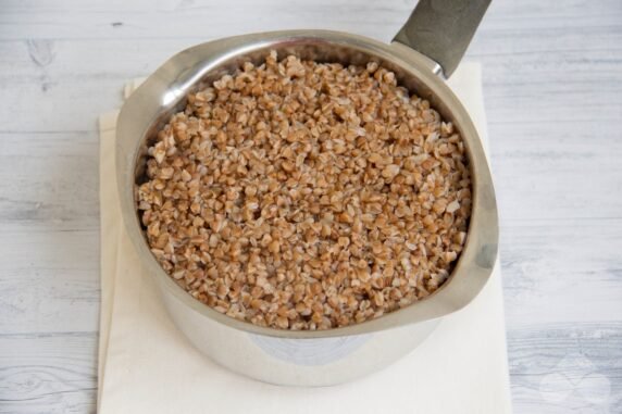 Classic buckwheat porridge recipe: photo of recipe preparation, step 3