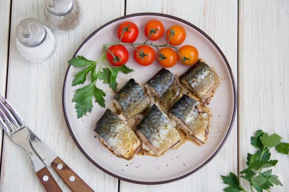 Mackerel slices in the oven: photo of recipe preparation, step 4