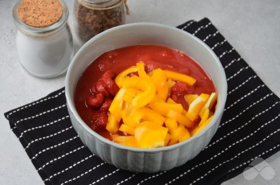 Pollock with tomatoes and paprika in the oven: photo of recipe preparation, step 1