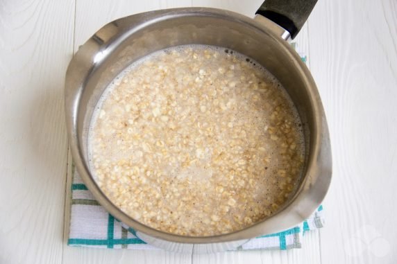 Oatmeal porridge on water for one serving: photo of recipe preparation, step 2