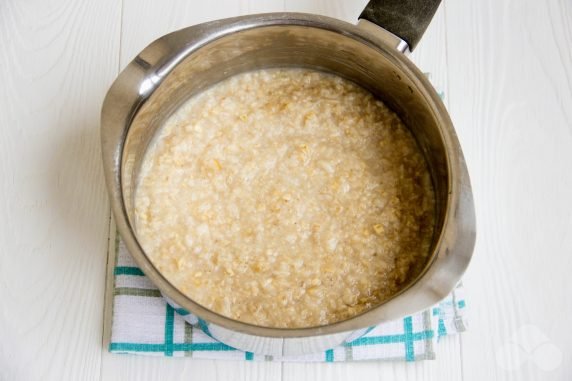 Oatmeal porridge on water for one serving: photo of recipe preparation, step 3