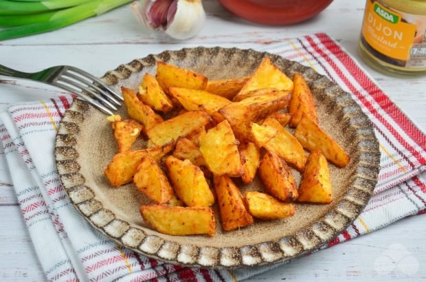 Rustic potatoes with garlic