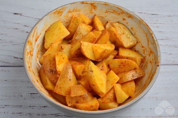 Rustic potatoes with garlic: photo of recipe preparation, step 3