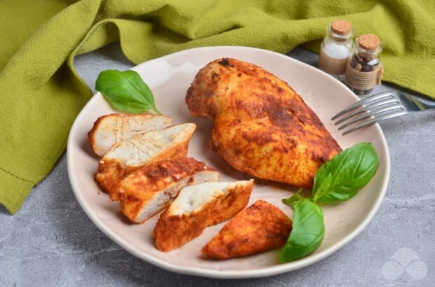 Chicken fillet with smoked paprika in the oven – a simple and delicious recipe with photos (step by step)