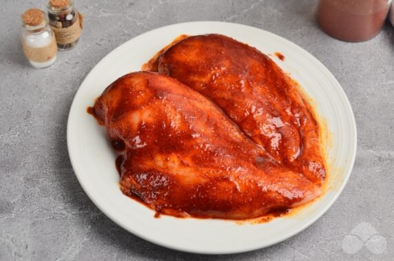 Chicken fillet with smoked paprika in the oven: photo of recipe preparation, step 3