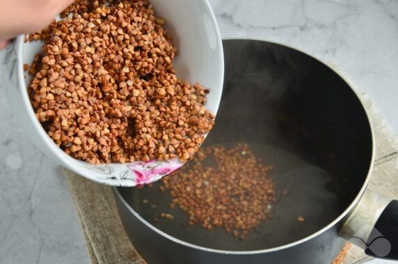 Buckwheat porridge with milk: photo of recipe preparation, step 2