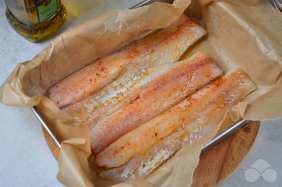 Breaded pollock in the oven: photo of recipe preparation, step 2