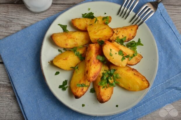 Rustic potatoes in the oven – a simple and delicious recipe with photos (step by step)