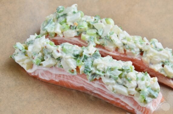 Salmon fillet with mayonnaise, garlic and herbs in the oven: photo of recipe preparation, step 5