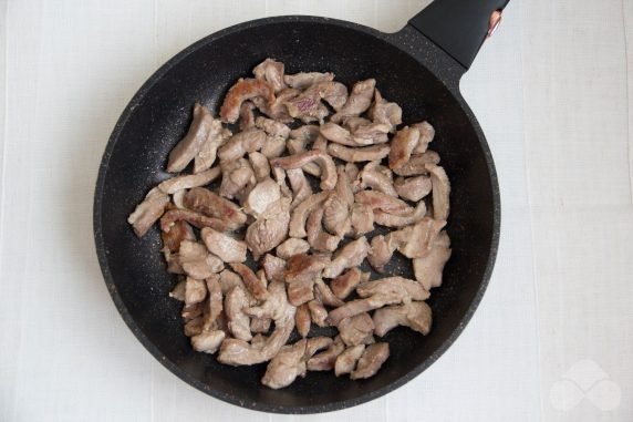 Azu with turkey in a frying pan: photo of recipe preparation, step 3