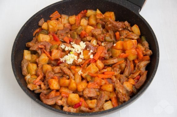 Azu with turkey in a frying pan: photo of recipe preparation, step 6