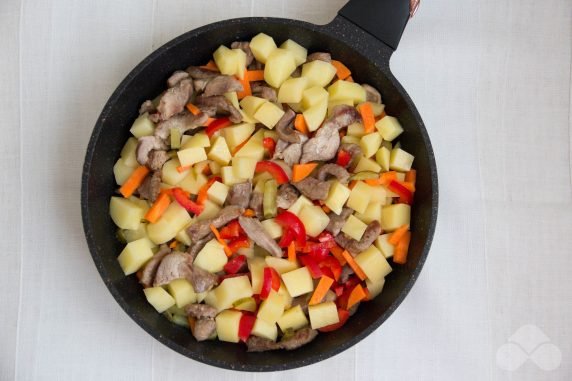 Azu with turkey in a frying pan: photo of recipe preparation, step 4