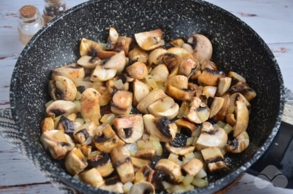 Bulgur with mushrooms and onions: photo of recipe preparation, step 3