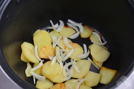 Omelet with potatoes in a slow cooker: photo of recipe preparation, step 4