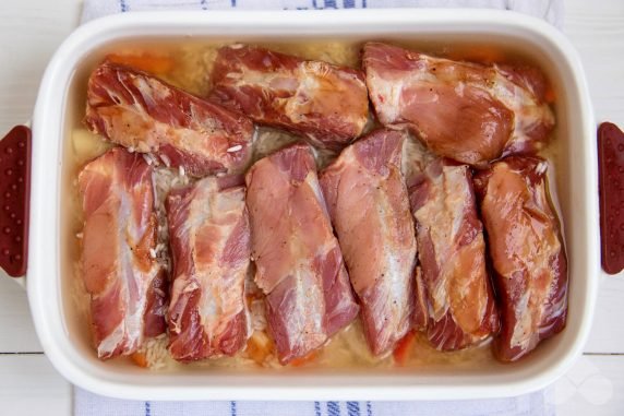 Pork ribs with rice in the oven: photo of recipe preparation, step 4