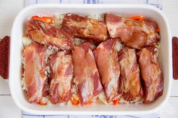 Pork ribs with rice in the oven: photo of recipe preparation, step 3