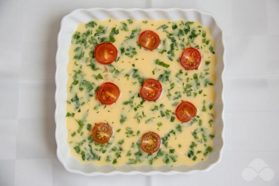 Omelet with tomatoes and cheese in the oven: photo of recipe preparation, step 4