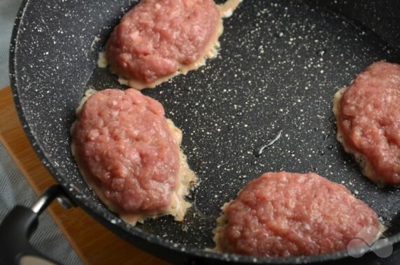 Turkey cutlets with mashed potatoes: photo of recipe preparation, step 5