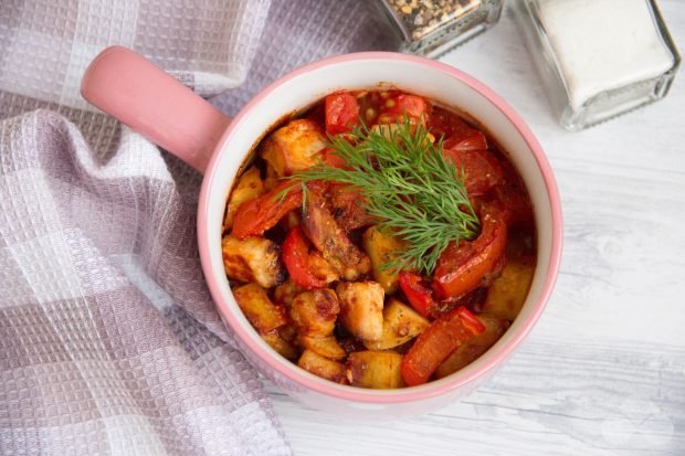 Stew with pork and paprika in pots