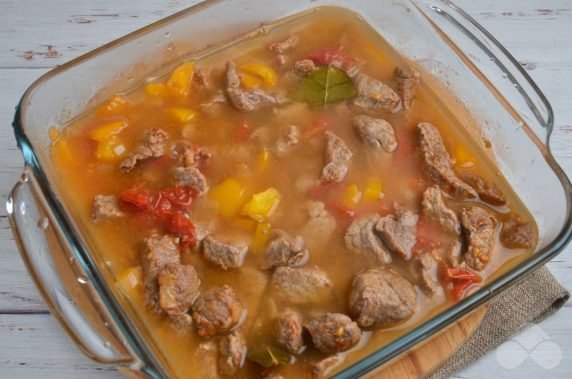 Beef goulash in the oven: photo of recipe preparation, step 6