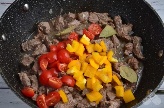 Beef goulash in the oven: photo of recipe preparation, step 5