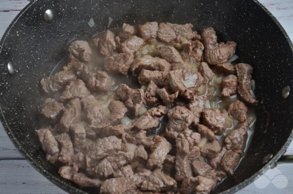 Beef goulash in the oven: photo of recipe preparation, step 4