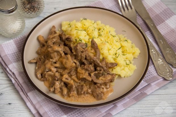 Beef stroganoff 