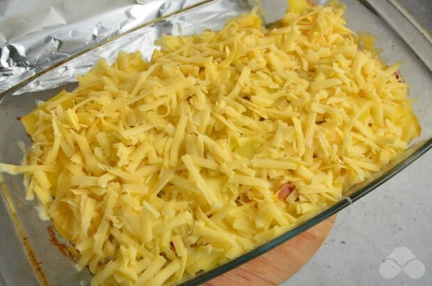 Potatoes with pork under cheese in the oven: photo of recipe preparation, step 8